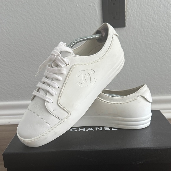 CHANEL Classic White Leather Sneakers - Picture 1 of 4